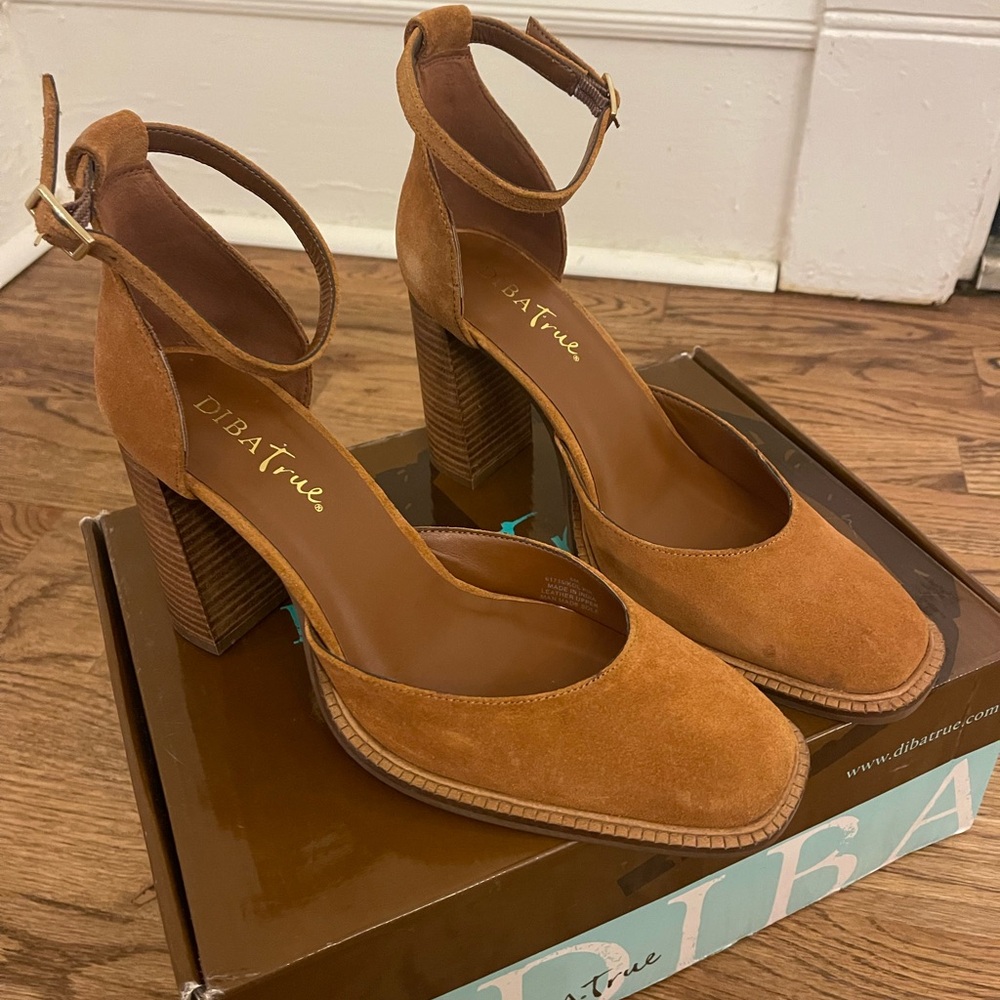 Women's Diva True Camel Suede Heels